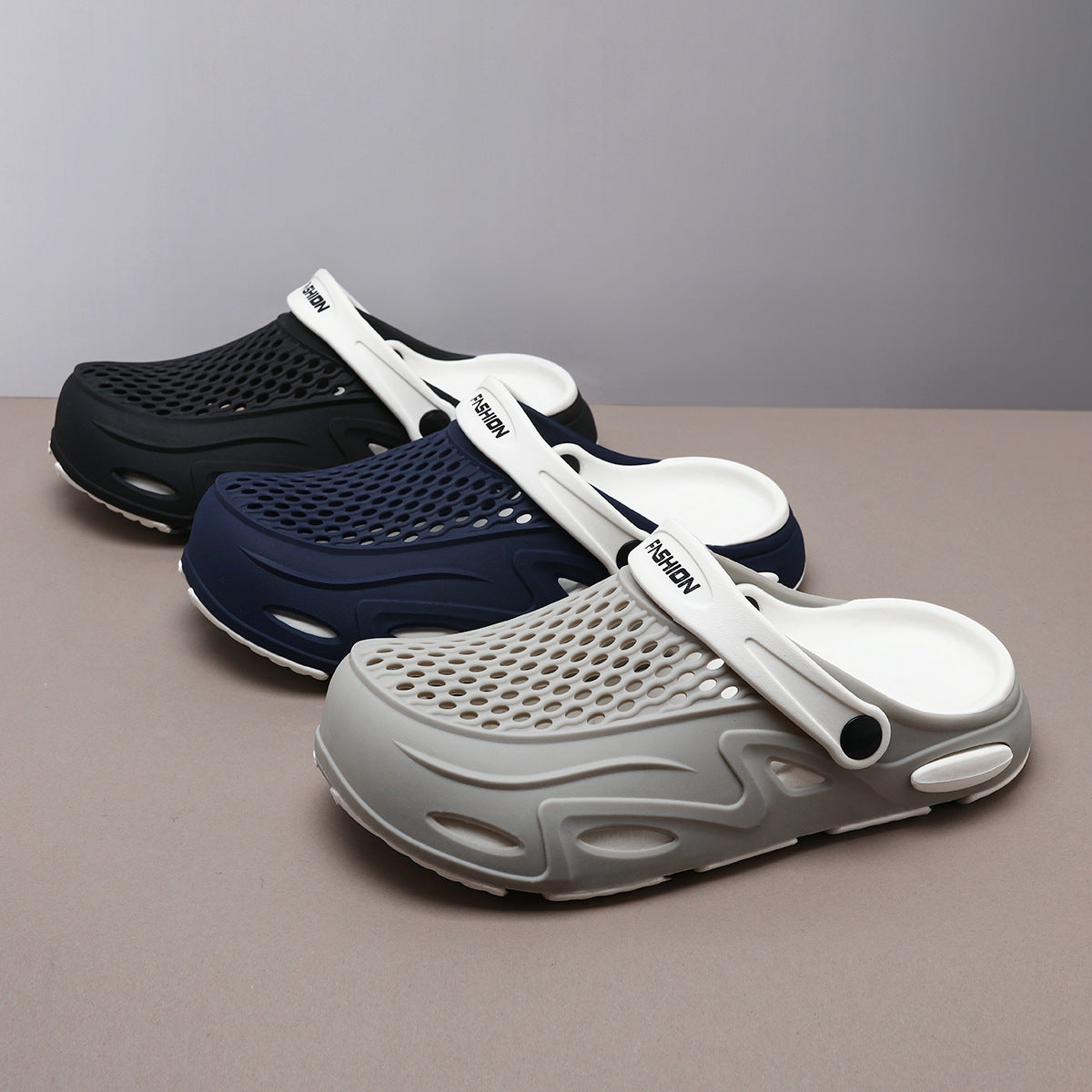 Men's Summer Closed Toe Non-slip Breathable Beach Slippers  (Available)