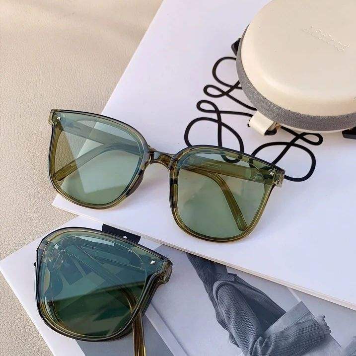 New Fashion Foldable Women's Sunglasses  UV400 Protected