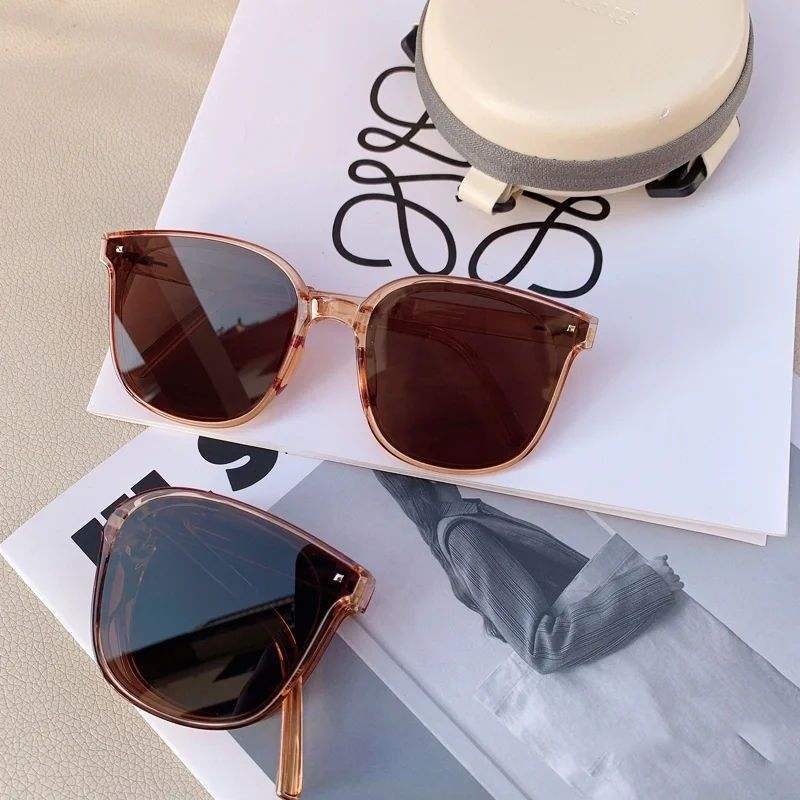 New Fashion Foldable Women's Sunglasses  UV400 Protected
