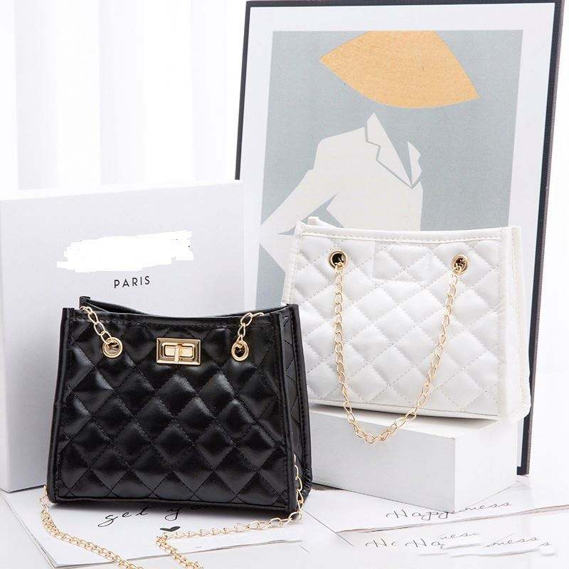 Women chain simple shoulder bags