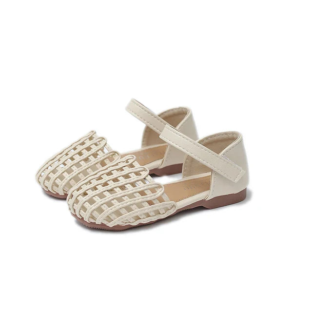 New Girls Sandals Hollow Outs Leather Shoes Kids Baby Beach Shoes Children Sandal Baby Round (Available)