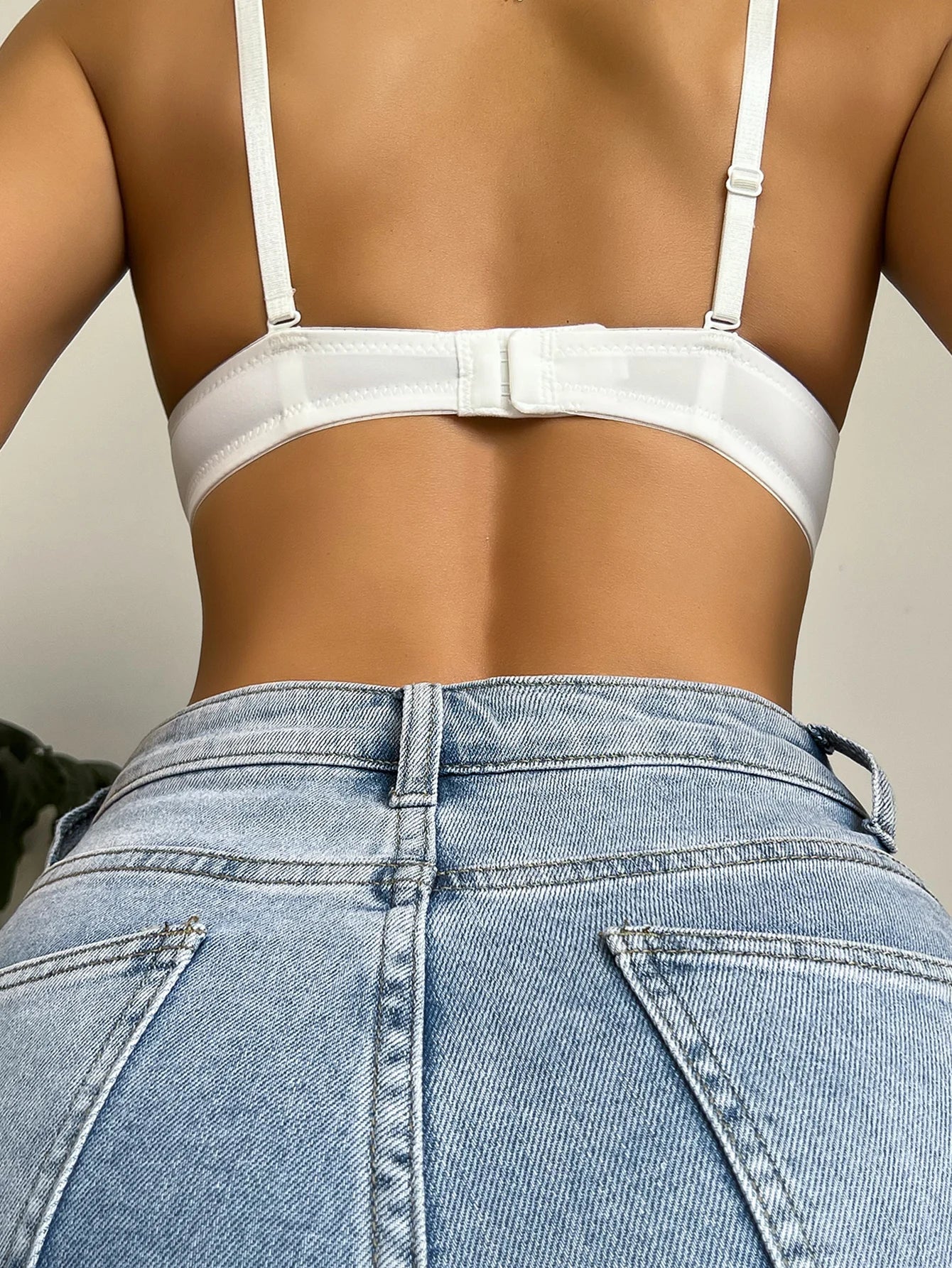 Strapless Seamless Bra 1/2 Cup Women's Underwear Fashion Invisible Bra Multiple Wearing Methods Detachable Shoulder Straps Under