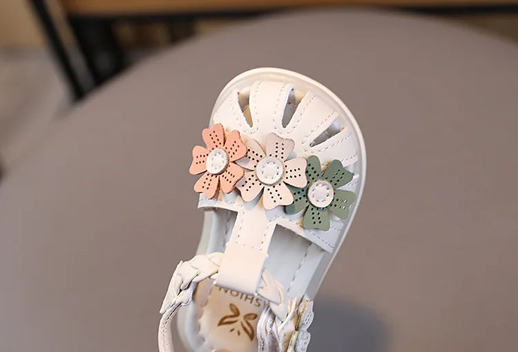 New Fashion LED Light Kid Shoes Simple Versatile Retro Girl Shoe Princess Flower Lightweight  Elegant Kid Sandals