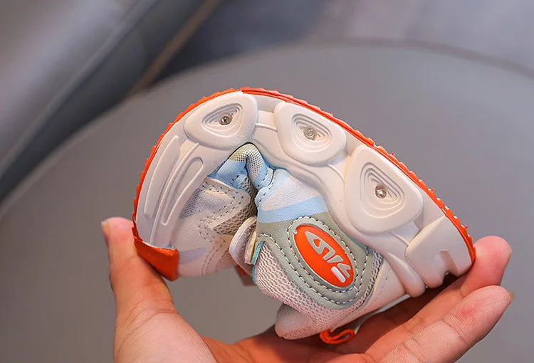 New Luminous Sports Shoes Boy Girl Soft Sole Anti-slip Running Shoe Fashion Girls Shoe Designer Shoes