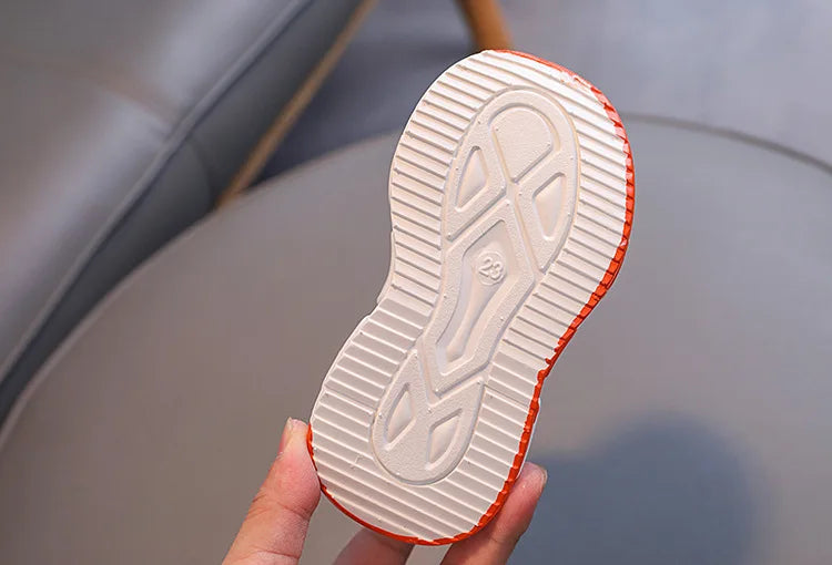 New Luminous Sports Shoes Boy Girl Soft Sole Anti-slip Running Shoe Fashion Girls Shoe Designer Shoes