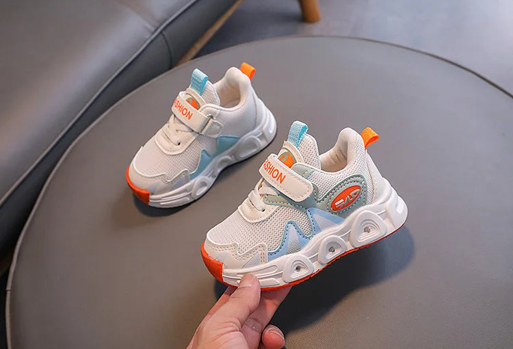New Luminous Sports Shoes Boy Girl Soft Sole Anti-slip Running Shoe Fashion Girls Shoe Designer Shoes
