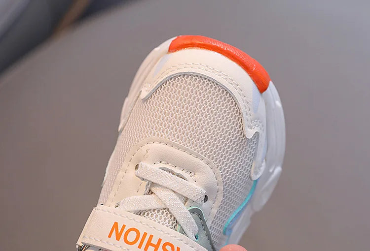 New Luminous Sports Shoes Boy Girl Soft Sole Anti-slip Running Shoe Fashion Girls Shoe Designer Shoes