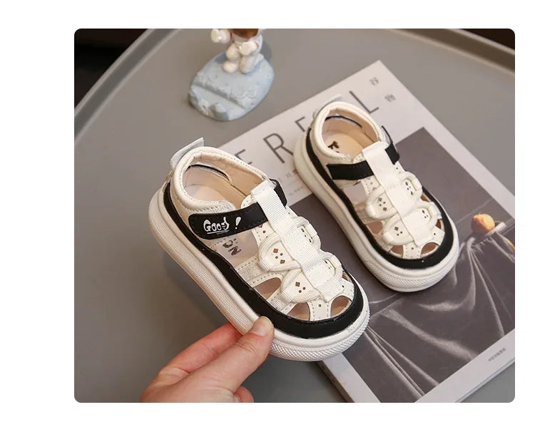 Summer New Children's Sandals Soft Bottom Non slip Boy Sandals Fashion Girls' Beach Shoes Punch Out Girls' Shoes Boy Casual Shoe