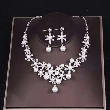 Elegant Rhinestone Jewelry Set Vintage Sparkling Flower Necklace Korean Style Alloy Pearl Necklace Ears Women Gifts