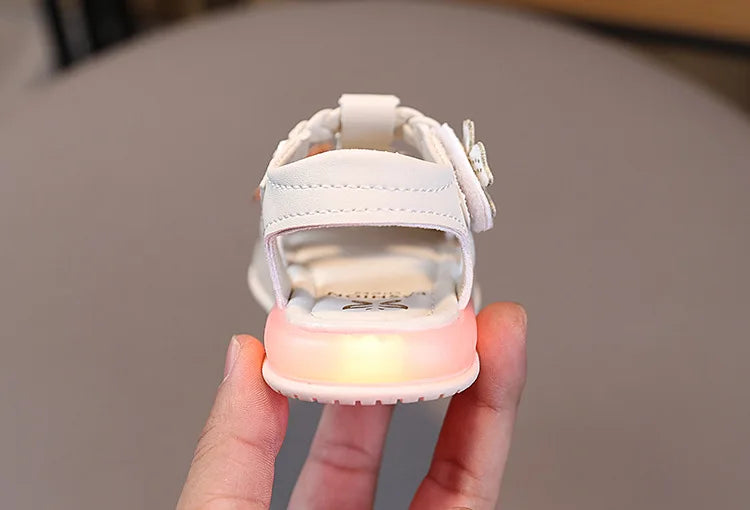 New Fashion LED Light Kid Shoes Simple Versatile Retro Girl Shoe Princess Flower Lightweight  Elegant Kid Sandals
