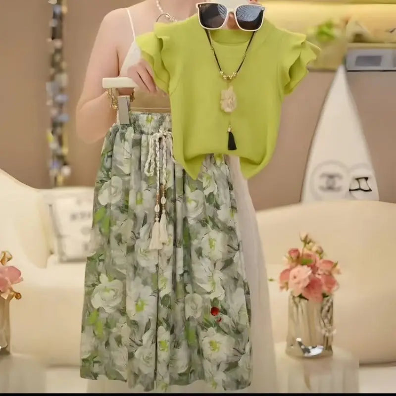 Baby Girl Summer and Spring Two Piece Set of Green Floral Pants with Flying Sleeves and Top Fashion Kids Outwear Suit