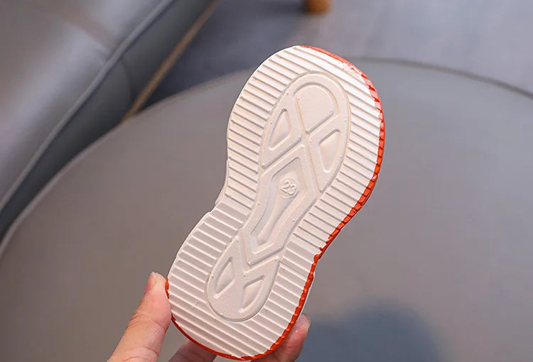 New Luminous Sports Shoes Boy Girl Soft Sole Anti-slip Running Shoe Fashion Girls Shoe Designer Shoes