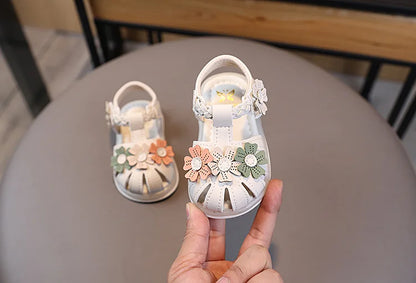 New Fashion LED Light Kid Shoes Simple Versatile Retro Girl Shoe Princess Flower Lightweight  Elegant Kid Sandals