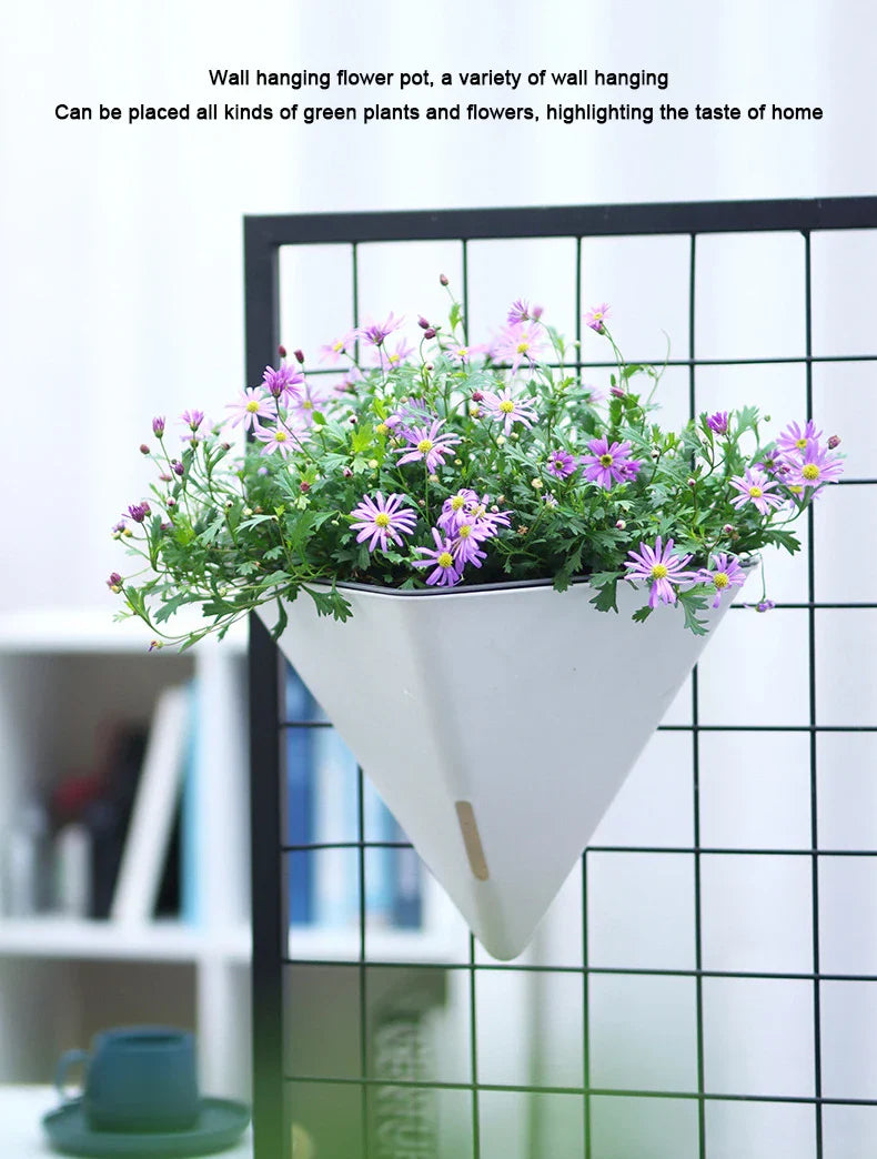 Fashion Triangular Wall Mounted Flower Pots Self Watering Hanging Basin for Plants Lazy Flowerpot Office Home Garden Accessories