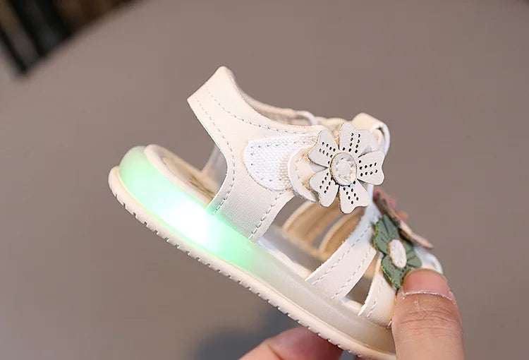 New Fashion LED Light Kid Shoes Simple Versatile Retro Girl Shoe Princess Flower Lightweight  Elegant Kid Sandals