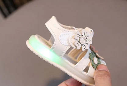 New Fashion LED Light Kid Shoes Simple Versatile Retro Girl Shoe Princess Flower Lightweight  Elegant Kid Sandals