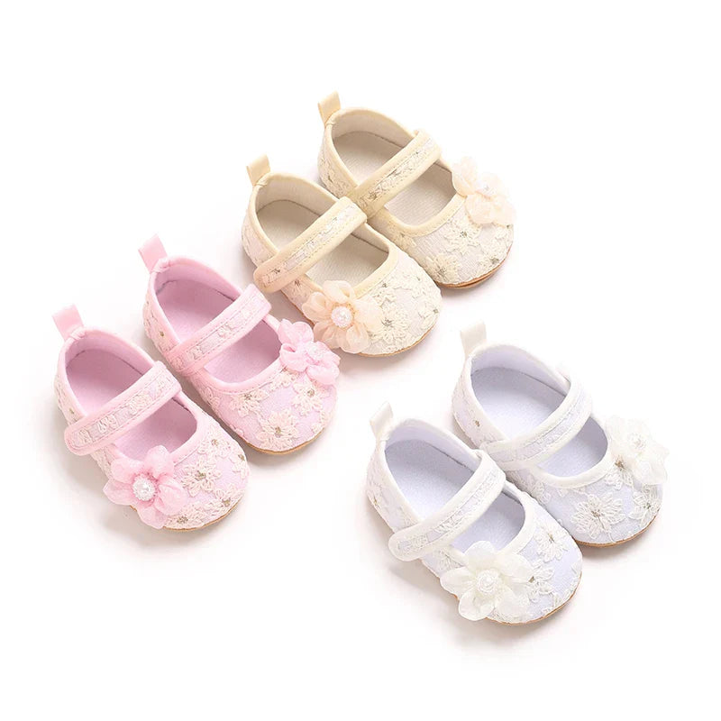 New Baby Shoes Lace Embroidered Shoes Exquisite Princess Shoes Anti Slip Soft Soled Women's Baby Walking Shoes