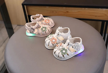 New Fashion LED Light Kid Shoes Simple Versatile Retro Girl Shoe Princess Flower Lightweight  Elegant Kid Sandals