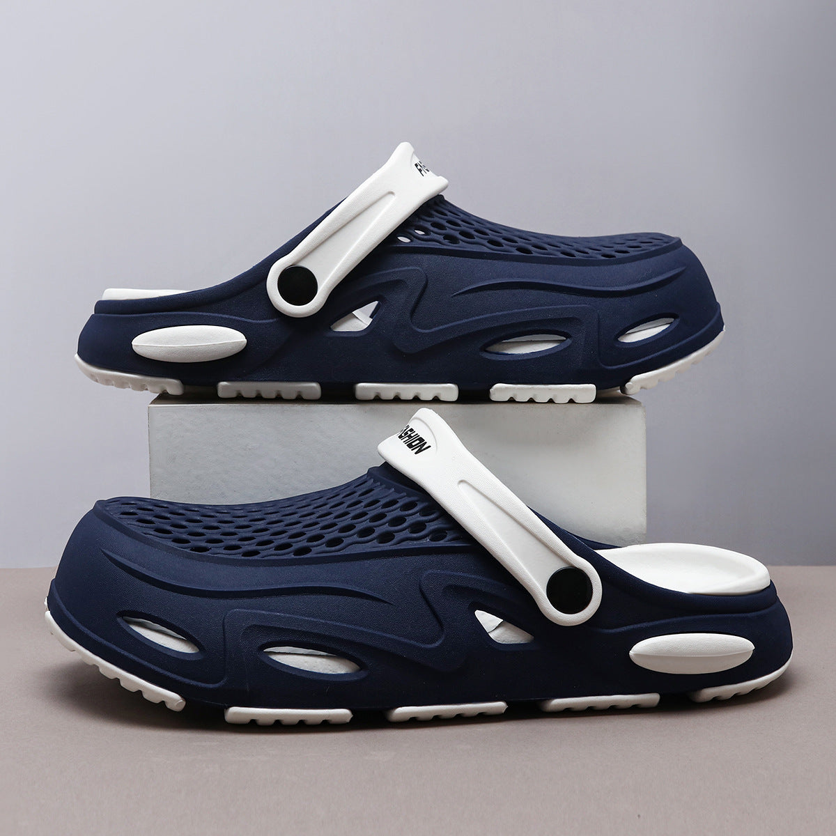 Men's Summer Closed Toe Non-slip Breathable Beach Slippers  (Available)